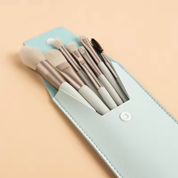 Mini Eyeshadow Brush Set - Picture 2 of 4